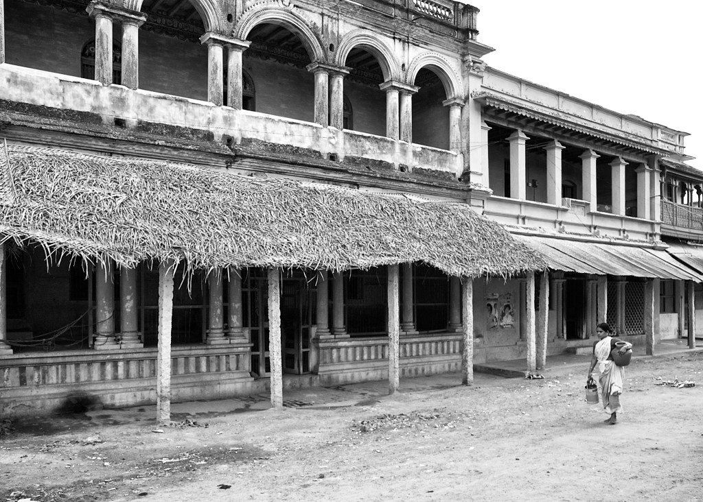 A woman, on her way home, carrying pot of water from a nearby well.  Nanguneri, Tamil Nadu, India